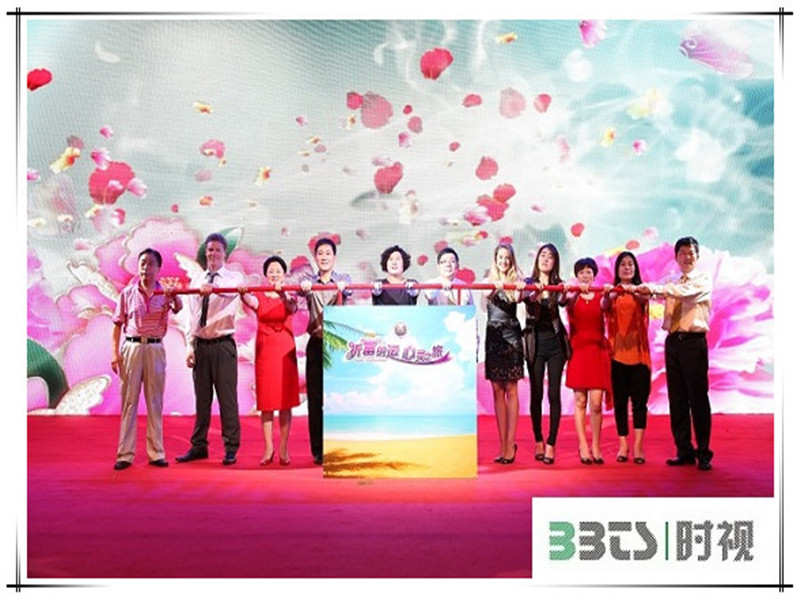 華大暨科現(xiàn)場(chǎng)剪裁儀式.jpg 華大暨科現(xiàn)場(chǎng)剪裁儀式.jpg